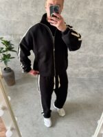 Мужской Свободный Черный Спортивный Костюм на Молнии с Двумя Полосками по Бокам (Зипка + Штаны)