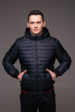 Мужская Демисезонная Стеганая Темно-Синяя Куртка с Капюшоном и Красными Полосками по Краям