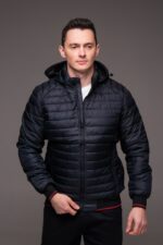 Мужская Демисезонная Стеганая Темно-Синяя Куртка с Капюшоном и Красными Полосками по Краям