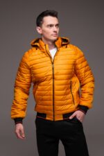 Мужская Демисезонная Стеганая Оранжевая Куртка с Капюшоном и Красными Полосками по Краям