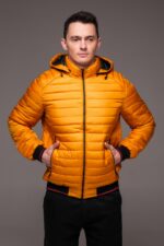 Мужская Демисезонная Стеганая Оранжевая Куртка с Капюшоном и Красными Полосками по Краям