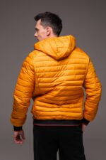 Мужская Демисезонная Стеганая Оранжевая Куртка с Капюшоном и Красными Полосками по Краям