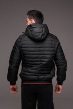 Мужская Демисезонная Стеганая Черная Куртка с Капюшоном и Красными Полосками по Краям