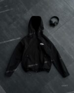 Мужская Черная Ветровка - Водоотталкивающая с Капюшоном и Липучками на Рукавах