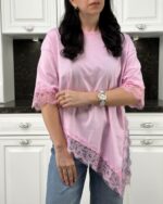 Женская Асимметричная Удлиненная Розовая Футболка Оверсайз с Кружевом по Краям