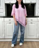 Женская Асимметричная Удлиненная Розовая Футболка Оверсайз с Кружевом по Краям