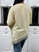 Женская Асимметричная Удлиненная Желтая Футболка Оверсайз с Кружевом по Краям