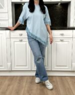 Женская Асимметричная Удлиненная Голубая Футболка Оверсайз с Кружевом по Краям