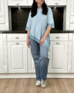 Женская Асимметричная Удлиненная Голубая Футболка Оверсайз с Кружевом по Краям