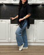 Женская Асимметричная Удлиненная Черная Футболка Оверсайз с Кружевом по Краям