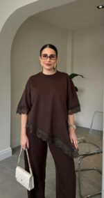 Женская Асимметричная Удлиненная Коричневая Футболка Оверсайз с Кружевом по Краям