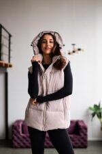 Женская Теплая Бежевая Жилетка Безрукавка с Капюшоном