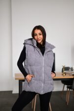 Женская Теплая Серая Жилетка Безрукавка с Капюшоном