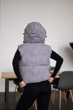 Женская Теплая Серая Жилетка Безрукавка с Капюшоном