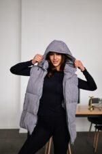 Женская Теплая Серая Жилетка Безрукавка с Капюшоном