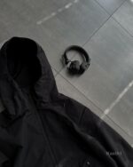 Мужская Черная Ветровка на Молнии с Гидрофобным Принтом