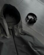 Мужская Темно-Серая Ветровка на Молнии с Гидрофобным Принтом