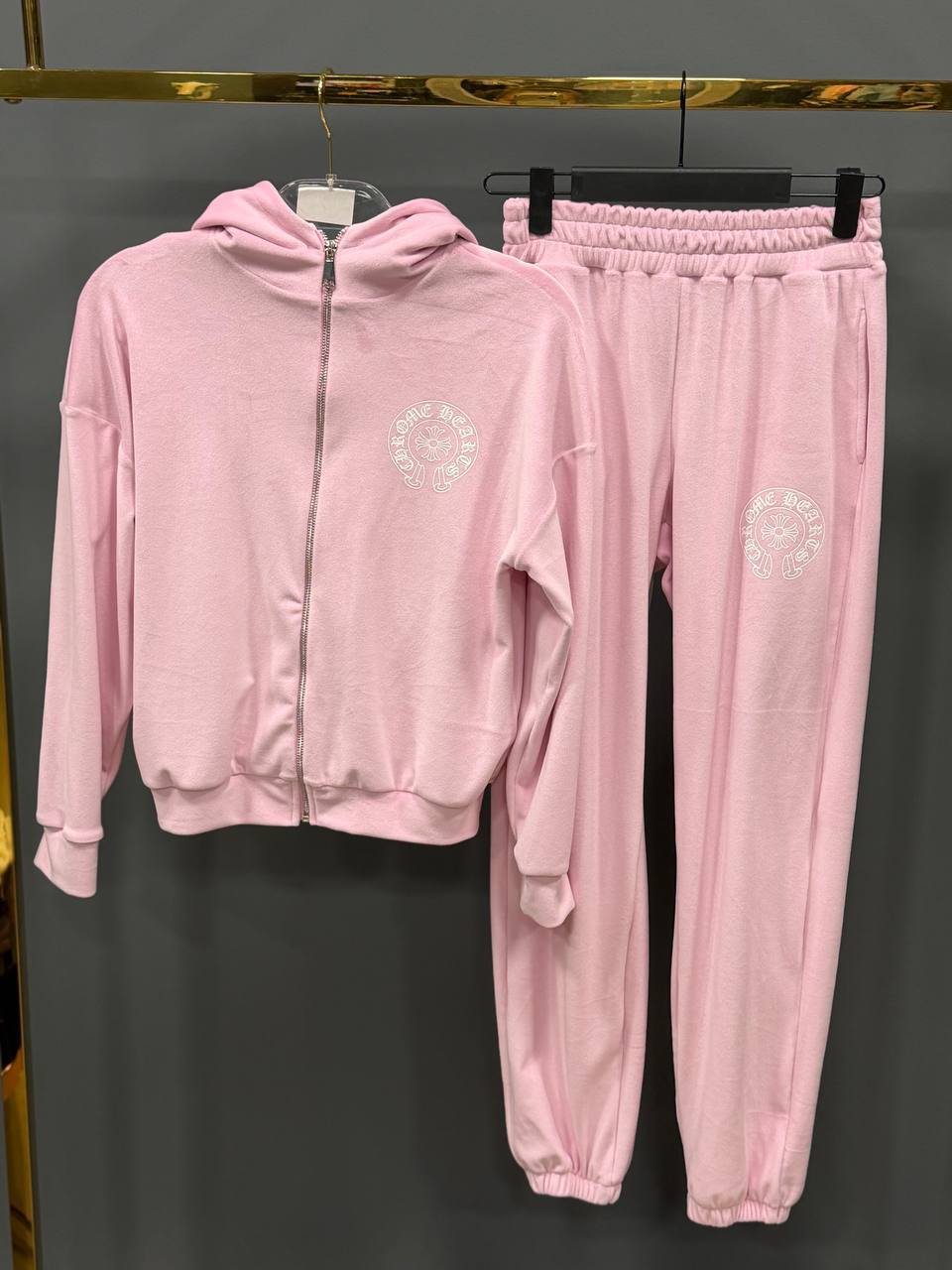 photo_2026-04-12_10-34-07 Женский Розовый Велюровый Костюм - Кофта Зипка на Молнии + Штаны Джоггеры