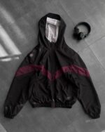 Мужская Легкая Черная Ветровка на Молнии с Фиолетовой Полоской и Трещинами