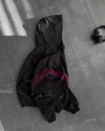 Мужская Легкая Черная Ветровка на Молнии с Фиолетовой Полоской и Трещинами