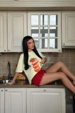 Женская Объемная Желтая Футболка Оверсайз с Принтом Клубника