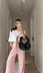 Женский Костюм Комплект Двойка - Белая Футболка с Имитацией Кофты на Плечах + Розовые Широкие Штаны