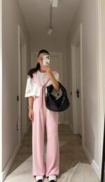 Женский Костюм Комплект Двойка - Белая Футболка с Имитацией Кофты на Плечах + Розовые Широкие Штаны