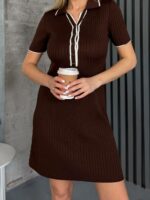Женское Трикотажное Короткое Коричневое Платье Поло в Широкий Рубчик с Окантовкой