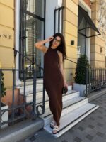 Женское Длинное Трикотажное Коричневое Платье Халтер в Рубчик