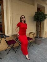 Женское Длинное Красное Платье в Рубчик с Вырезом и Завязкой на Спине