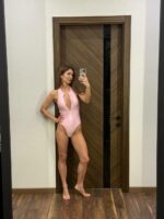 Женский Сдельный Спортивный Розовый Купальник на Молнии с Вырезом на Спине