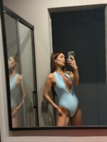 Женский Сдельный Спортивный Голубой Купальник на Молнии с Вырезом на Спине