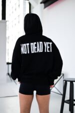 Женское Базовое Черное Оверсайз Худи с Надписью "Not Dead Yet" на Спине