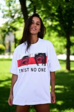 Женское Базовое Белое Оверсайз Худи “Trust No One”