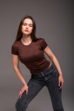 Женская Базовая Короткая Коричневая Футболка Слим