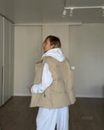 Женская Базовая Стеганая Бежевая Жилетка Безрукавка
