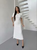Женское Трикотажное Белое Платье Миди с Коротким Рукавом и Шнуровкой на Спине