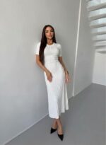 Женское Трикотажное Белое Платье Миди с Коротким Рукавом и Шнуровкой на Спине