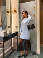 Женское Комбинированное Голубое Платье Миди Прямого Кроя с Кружевом