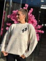 Женский Теплый Бежевый Свитер Оверсайз с Нашивками Кресты