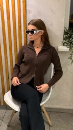 Женская Базовая Коричневая Кофта на Змейке с Высокой Горловиной