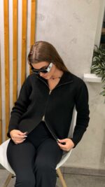 Женская Базовая Черная Кофта на Змейке с Высокой Горловиной