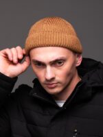 Мужская Вязаная Бежевая Шапка Докер с Подворотом